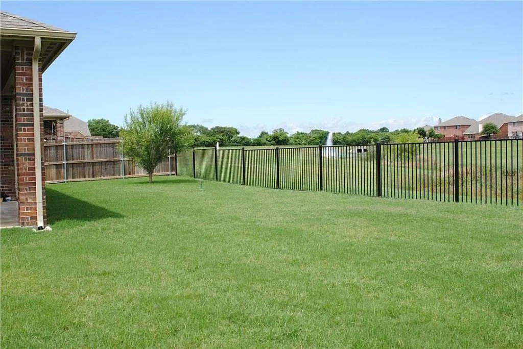 601 Sinclair Ct — Photo 3