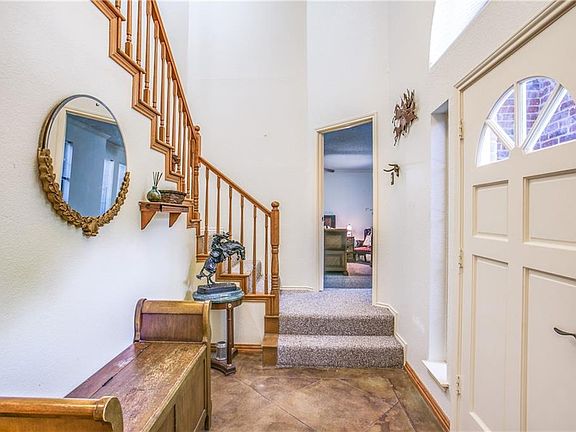 4th image of 821 Clearlake Dr