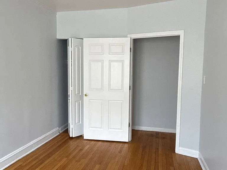 SPACIOUS 2 BEDROOM APARTMENTS AVAILABLE — Photo 78