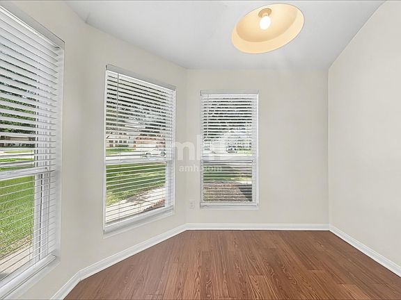5th image of 3631 Barkers Crossing Ave