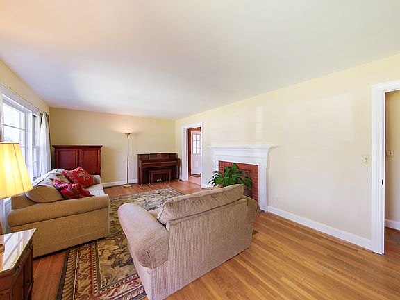 2nd image of 1062 Paramount Cir