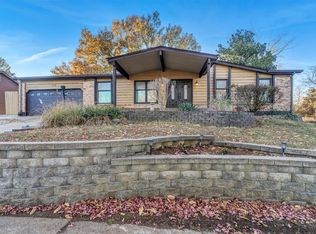 245 Braeshire Dr, Ballwin, MO 63021