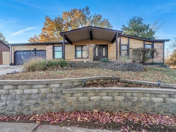 245 Braeshire Dr, Ballwin, MO 63021