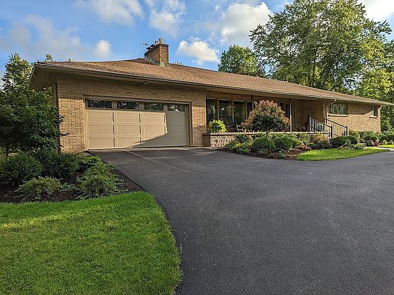 2nd image of 3 Eagle Heights Dr