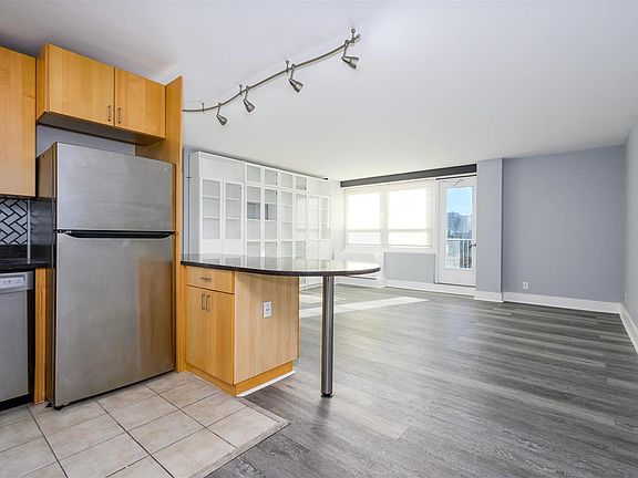 5th image of 210 N 17th St Unit 202