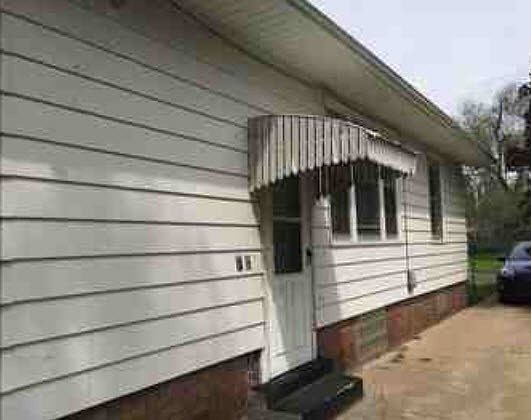 4th image of 1012 W Brons Ave