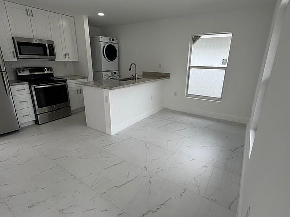 3rd image of 4708 Weymouth St