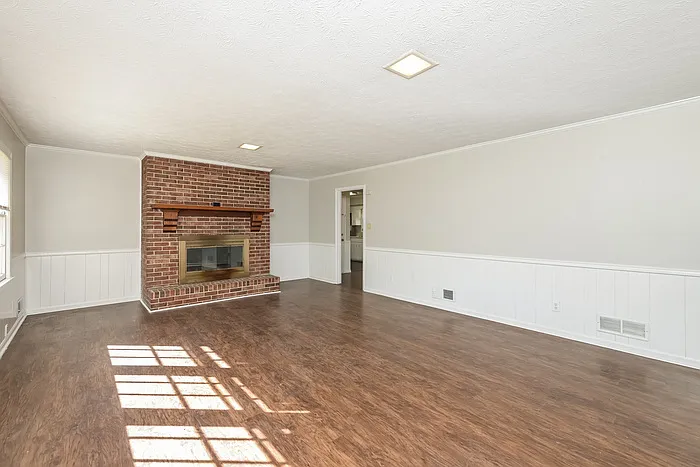 2137 Hartridge Dr — Photo 4