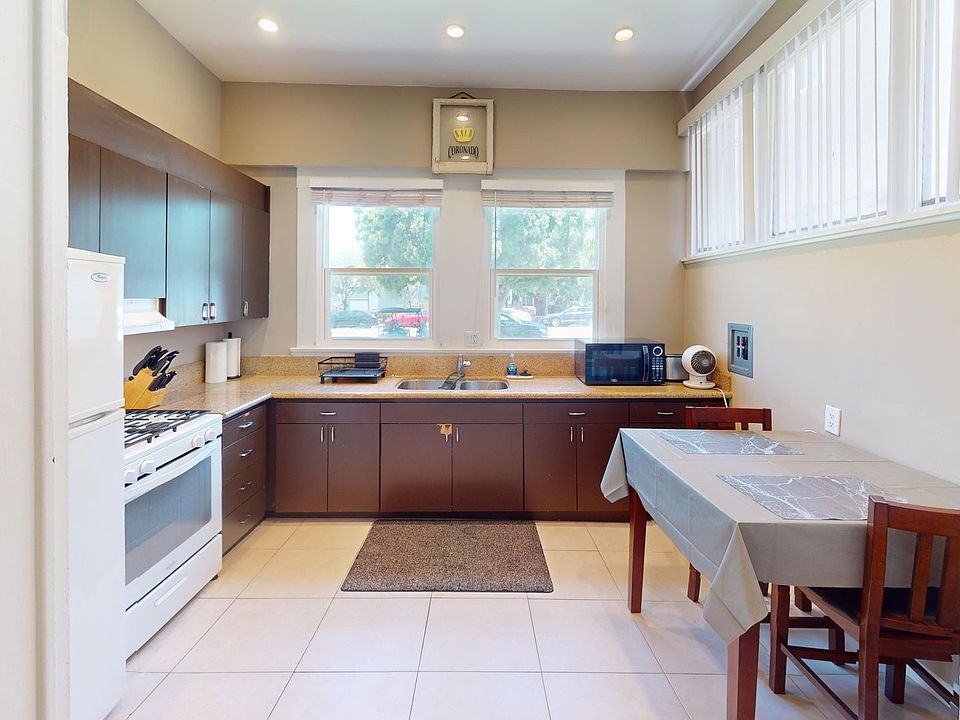1st image of 918 10th St APT 1