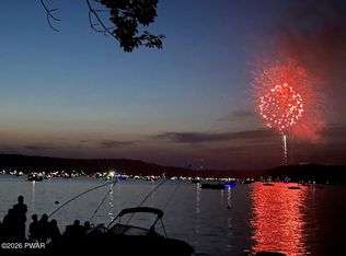 325 Sunset Shore Dr, Hawley, PA 18428