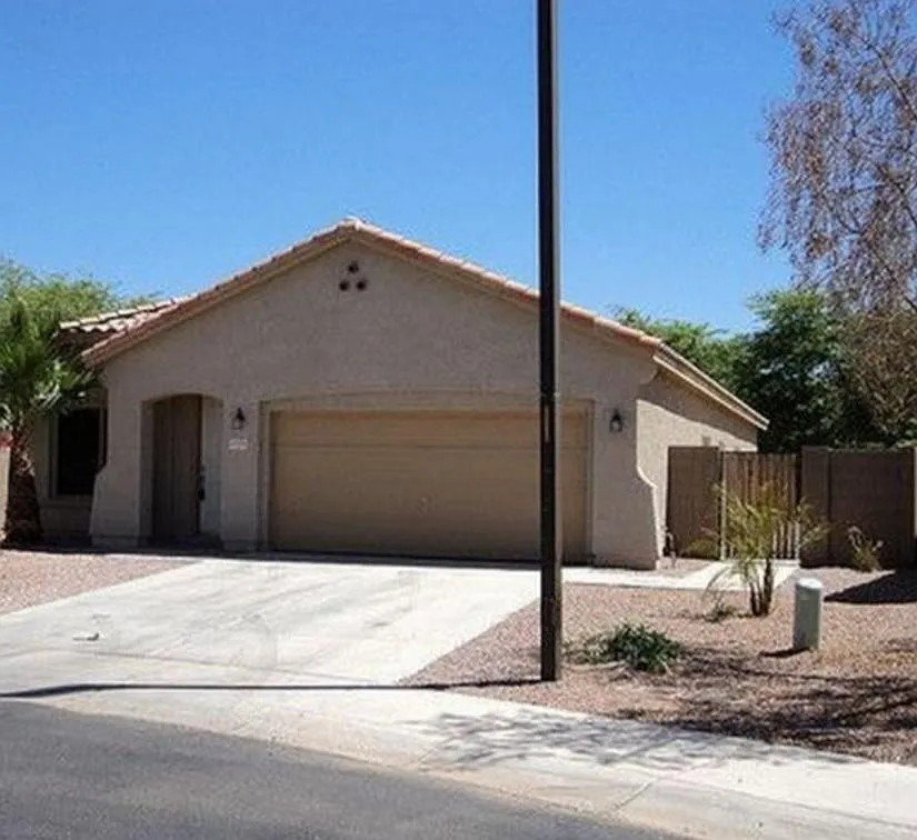 4 bed, 1952 sqft, $2,100 — Photo 1