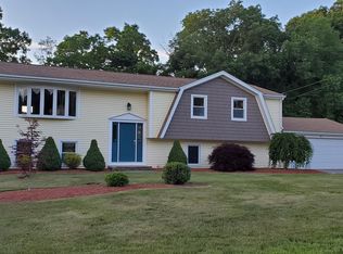 4 Plantation Dr, Cumberland, RI 02864