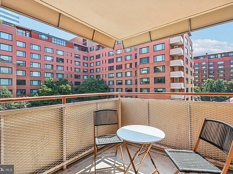 1111 Arlington Blvd #431 — Photo 31