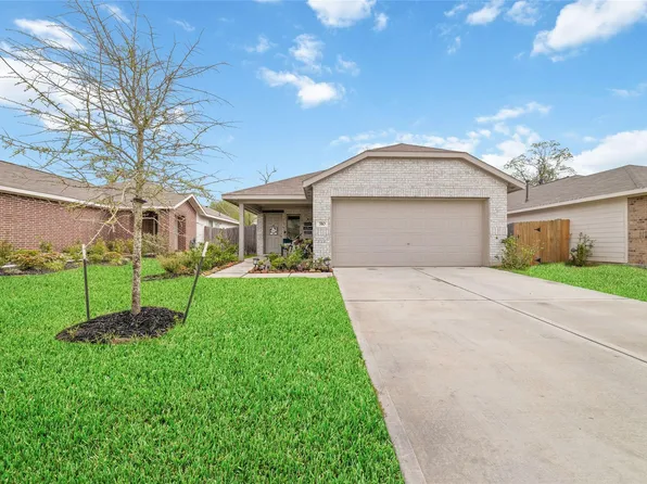 310 Riverwood Village Ln, Sealy, TX 77474