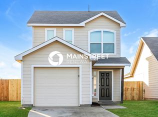 10748 Many Oaks Dr, Fort Worth, TX 76140