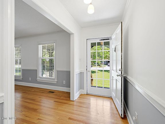 4th image of 214 Crestline Boulevard