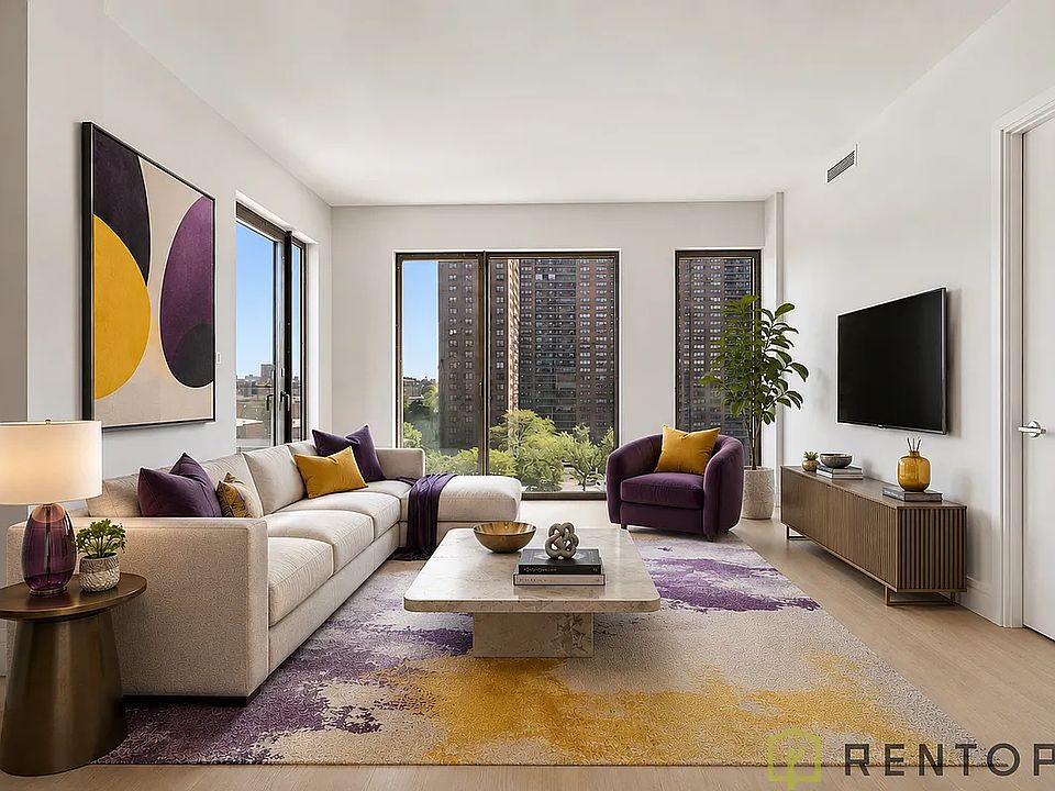 1st image of 960 Franklin Ave #307