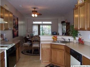 18 Golden Willows Ave, Lakewood, NJ 08701