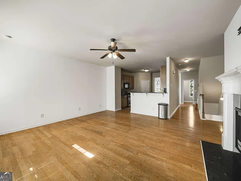 1798 Oakbrook Ln NW #8 — Photo 9