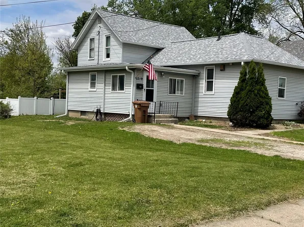 1219 Spencer St, Grinnell, IA 50112