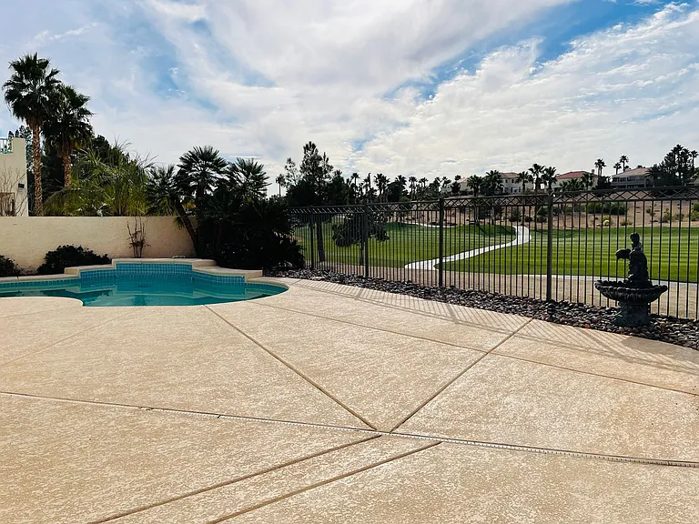 231 Cliff Valley Dr — Photo 10