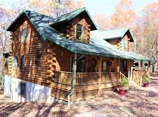 121 Pebble Rock Rd, Lackawaxen, PA 18435