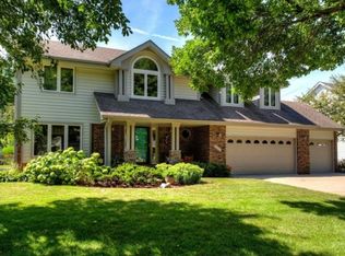 6590 N Winwood Dr, Johnston, IA 50131