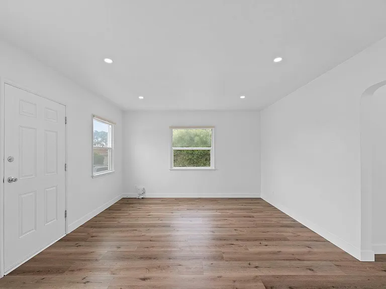 1304 Corona St — Photo 11