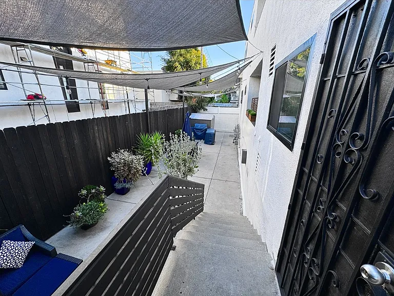 1330 N Martel Ave — Photo 8