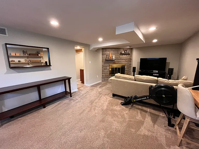 162 Mayfair Dr — Photo 40