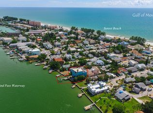 142 89th Ave, Treasure Island, FL 33706