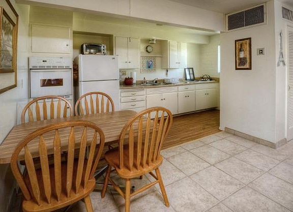 2nd image of 1017 N Holly Ave