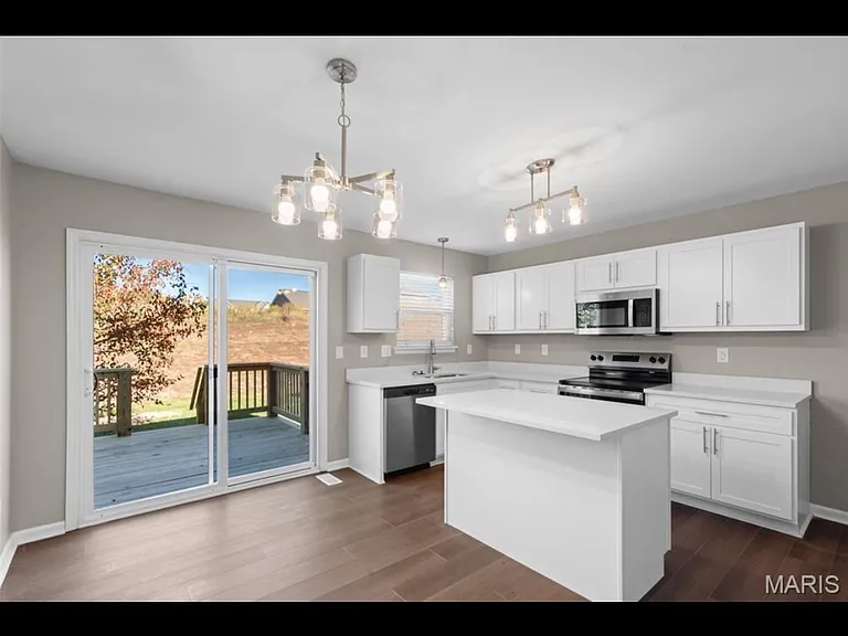 427 Parkgate Dr — Photo 3