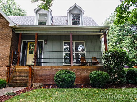 2nd image of 7947 Lakeview Dr