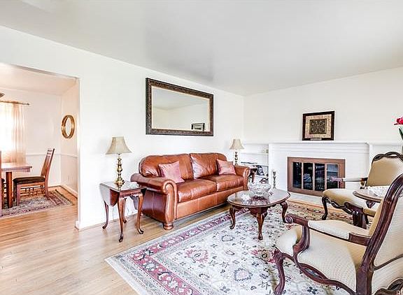 3rd image of 6915 Montauk Dr