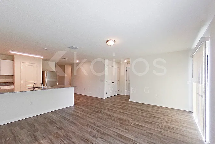 3 bed, 2.0 bath, 1449 sqft, $2,095 — Photo 3