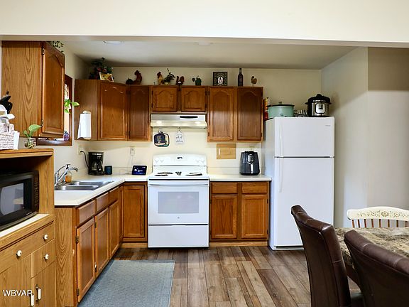 3rd image of 925 W Southern Ave