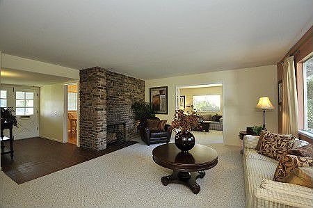 4th image of 890 Pecan Ct