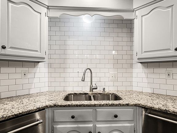 5th image of 9434 Plantation Way Ln
