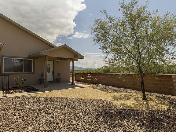 2nd image of 72 Casa De Reina