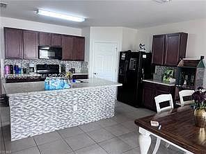5th image of 3815 SW 11th Pl
