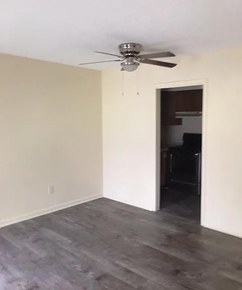 513 Newton St — Photo 5