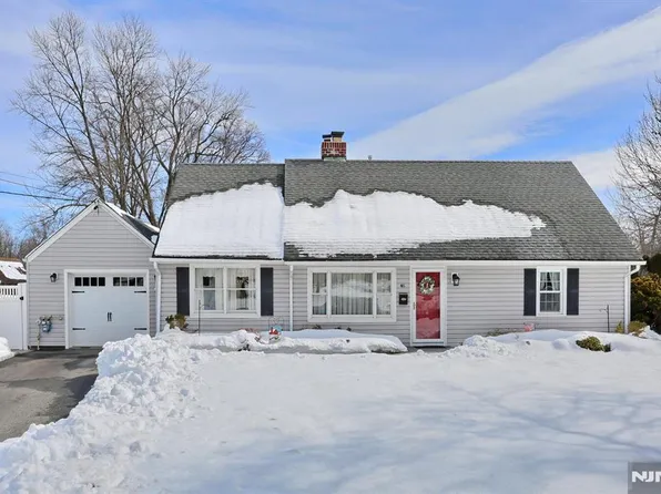 46 Knollwood Dr, Paramus, NJ 07652