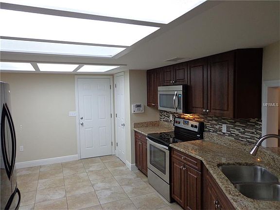 3rd image of 6304 Thousand Oaks Dr