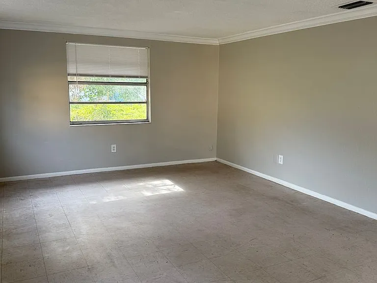 1012 57th Avenue Dr E — Photo 9