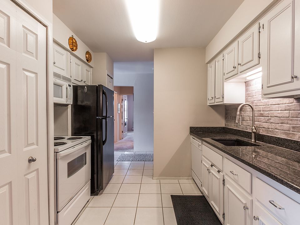 2nd image of 743 W Maple Rd #1