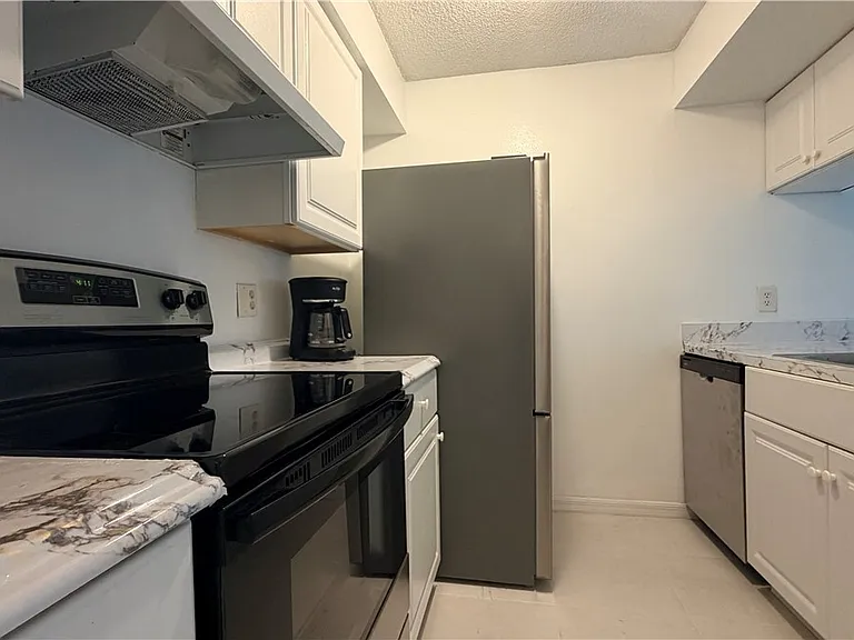 3407 Winkler Ave #309 — Photo 7