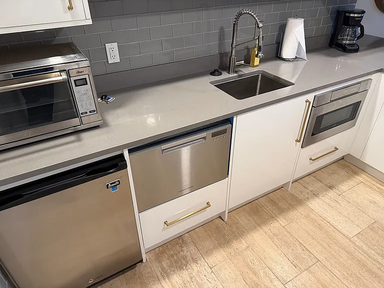450 W 7th St #1810 — Photo 10