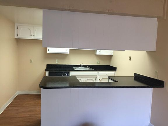 4th image of 1316 Oak Terrace Ct