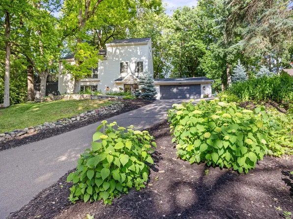 5370 Shady Hills Cir, Shorewood, MN 55331